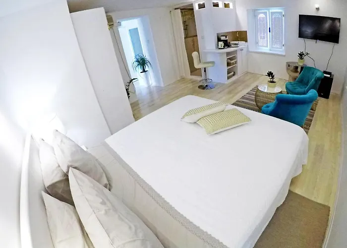 Swan & Bed & Breakfast 4*